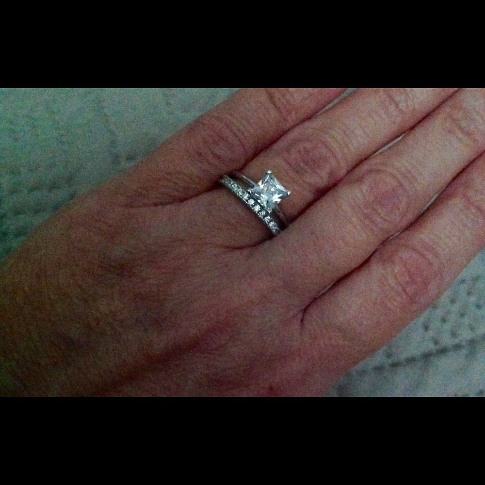 🆕  2 Pc Cubic Zirconia & Silvertone Ring Set-Sz 5 - Picture 6 of 7